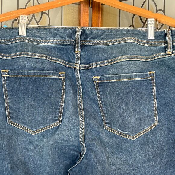 Torrid Luxe Slim Boot Super Stretch Mid-Rise Jean Size 22S - Picture 4 of 8